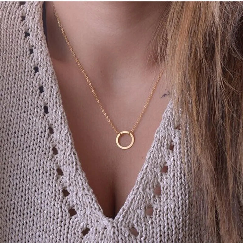 Minimalist Pearl Pendant Necklace